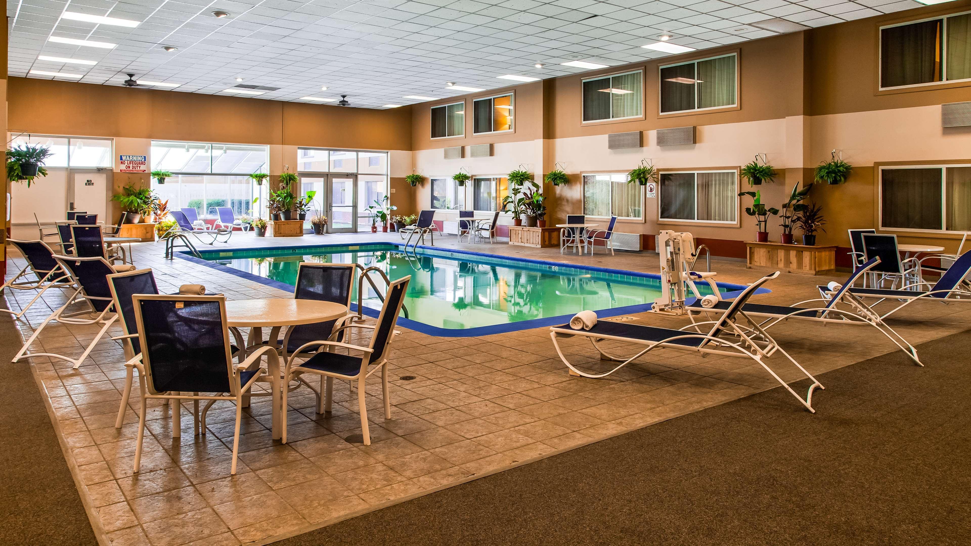 Rock Island Inn & Suites Marshalltown Екстериор снимка