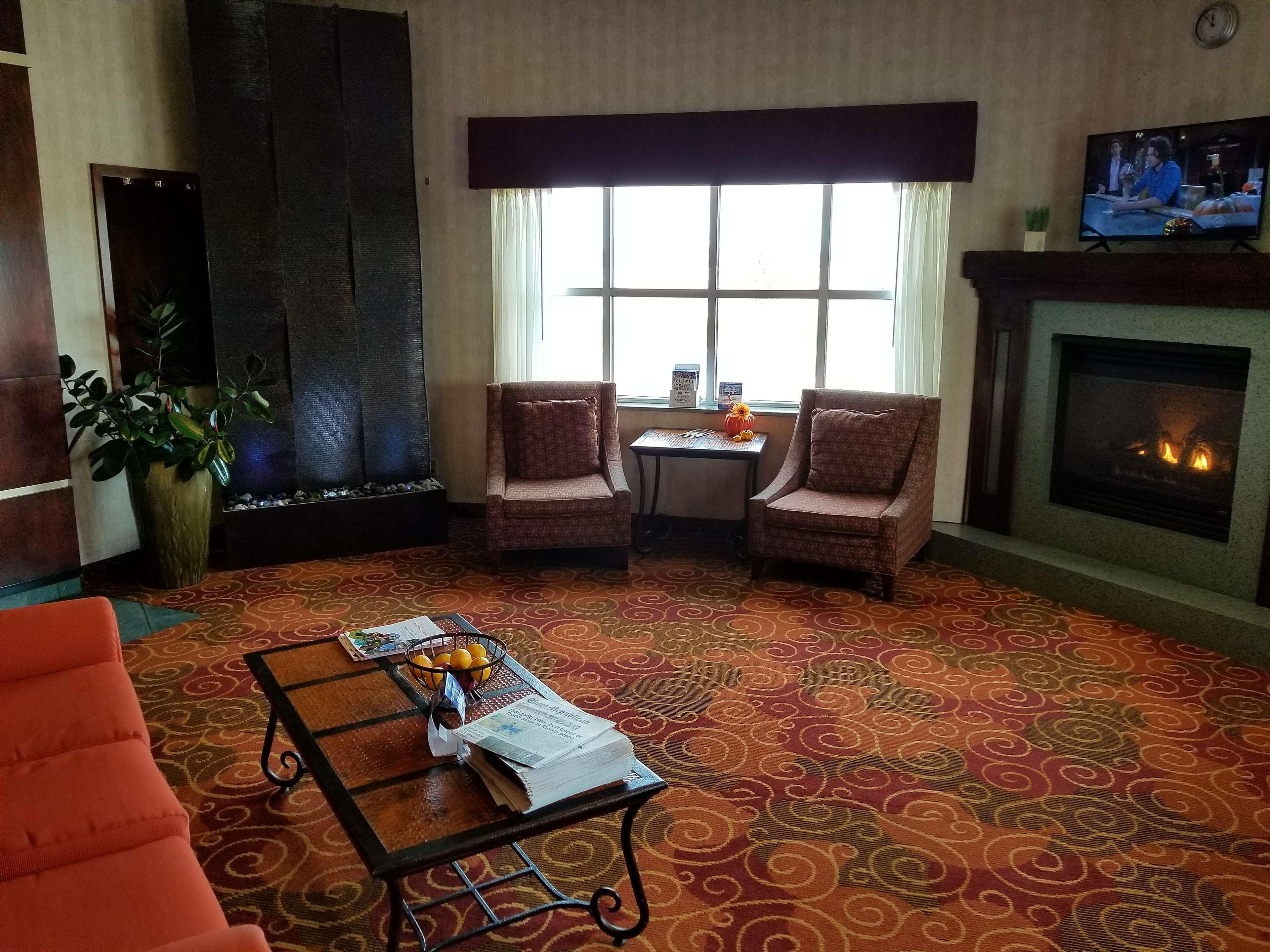 Rock Island Inn & Suites Marshalltown Екстериор снимка