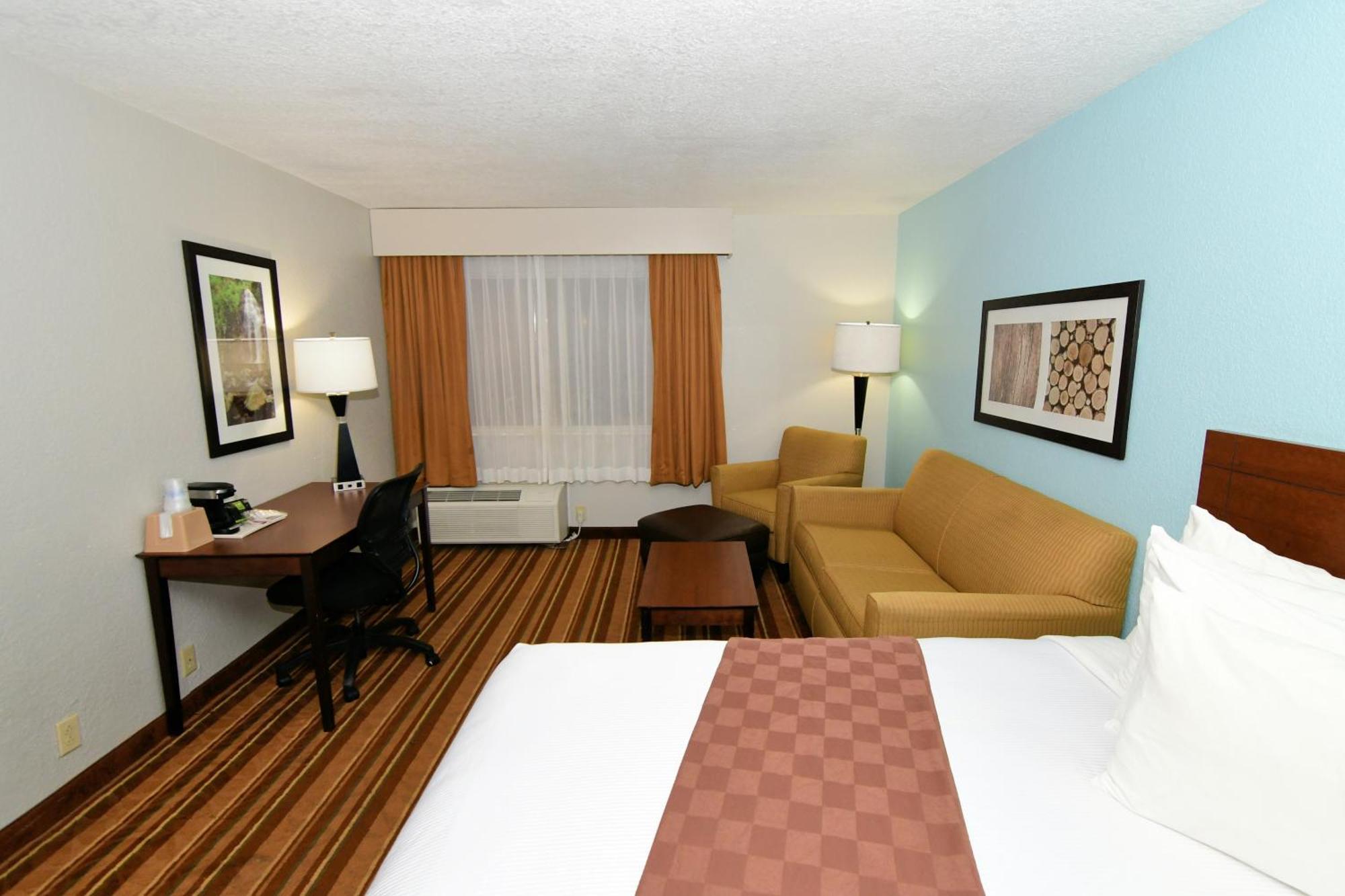 Rock Island Inn & Suites Marshalltown Екстериор снимка