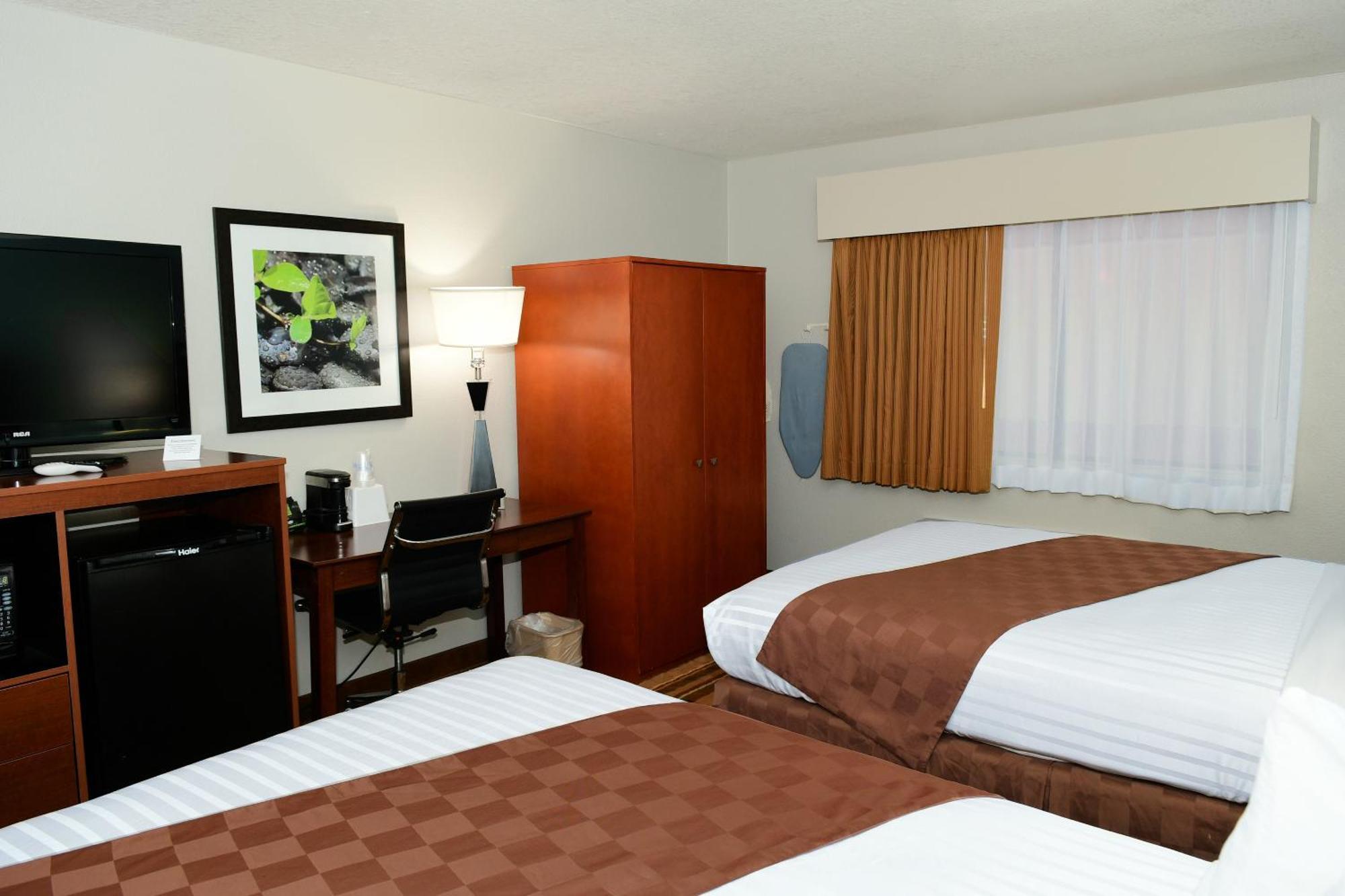 Rock Island Inn & Suites Marshalltown Екстериор снимка